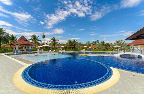 Kram Villa | Villa Lomakoti - Cozy Stay Near Laem Mae Phim, Big Pool in Village - วิลล่าส่วนตัวใกล้ทะเล