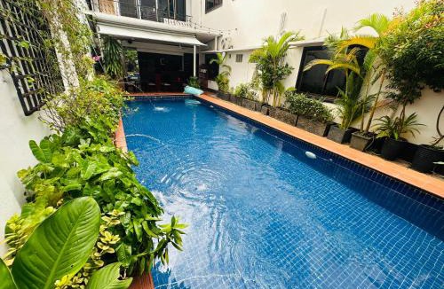 Phnom Penh City Centre Hotel | Birdcage Boutique