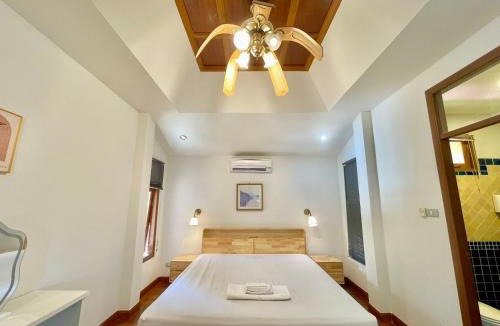 Jomtien House | The Midas Pool Villa 4BR Thai stye BBQ Terrace Phatumnak Hill