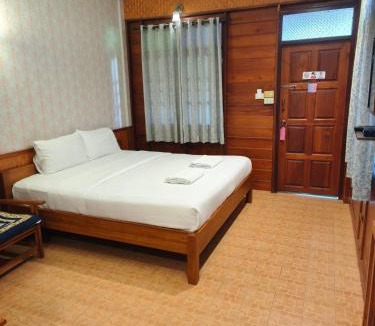 Mueang Kao Hostel | Old City Guest House