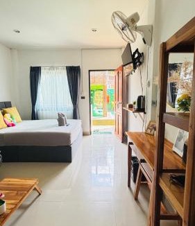 Koh Lan Hostel | HappyDaysVilla