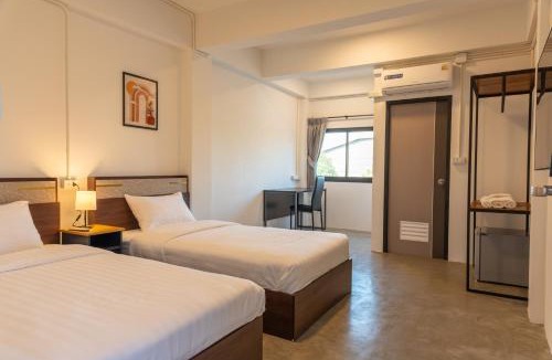 Krathum Lom Hotel | Morning Place