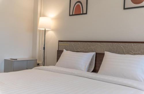 Krathum Lom Hotel | Morning Place
