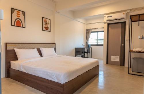 Krathum Lom Hotel | Morning Place