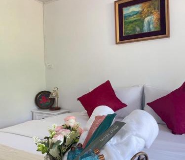 Betong Hotel | Chermonné House เฌอมอญ