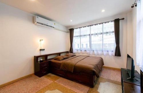 Talat Noi Hostel | Taladnoi Paint House