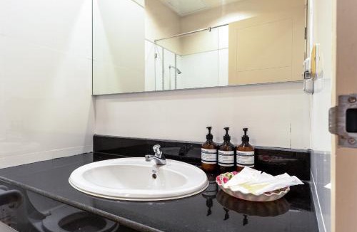 Nakhon Si Thammarat Hotel | Mahachai Grand View