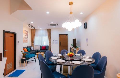 Phra Khanong Nuea Villa | EXCLUSIVE SUKHUMVIT RESIDENCE, 3 Min BTS, Thonglor, 20 Guests