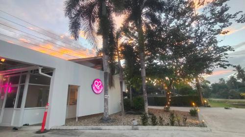 Nakhon Si Thammarat Hotel | P2 by Passion : พีทู รีสอร์ต วังรัก