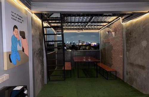 Wat Sam Phraya Hostel | Nomad Yard Hostel