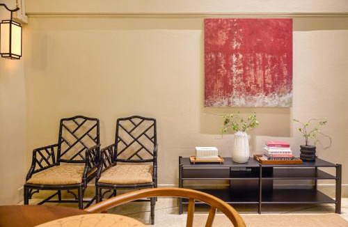 Pom Prap Apartment | Newly Renovated, 4BR Townhouse , 5min MRT , Group