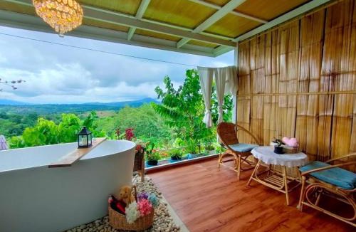 Nam Nao Bed & Breakfast | บ้านไร่เก็บตะวันโฮมสเตย์น้ำหนาว