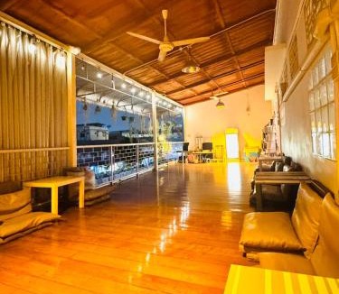 Ban Phan Thom Hostel | Baan Nampetch Hostel