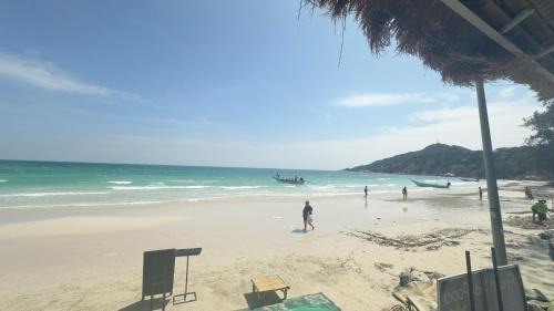 Baan Tai Hostel | Moon house Beach Hostel