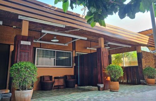 Tha Wang Tan Hotel | De Wiang Kum Kam