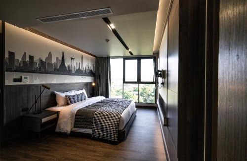 Bang Phlat Hotel | WE HOTEL RIVERFRONT