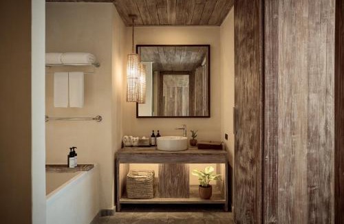Nanai Road Hotel | Dinso Resort & Villas Phuket, Vignette Collection by IHG