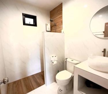 Chaloklum House | White Pearl 2BR Beachfront House Malibu Seaview