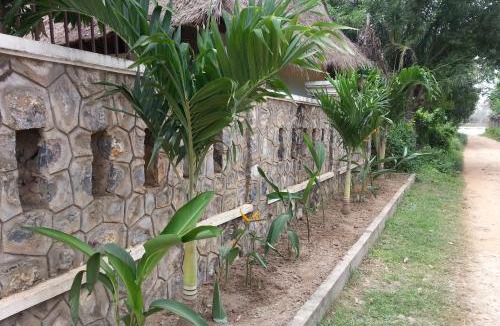 Krong Kaeb Hotel | Bird of Paradise Bungalows