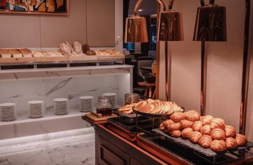 Nana Hotel | Aira Bangkok Sukhumvit 11 by Kingston Hotels