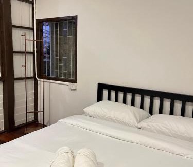 Ban Phan Thom Hostel | House Ju