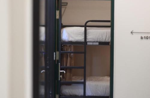 Pom Prap Sattru Phai Hostel | Peace Factory Hostel