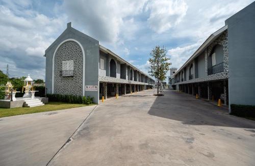 Noen Phra Hotel | Crystal Hotel โรงแรมคริสตัล