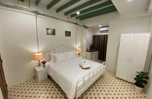 Bang Na Apartment | 1 min walk to BTS, 3 Bed 3 Bath, Entire House