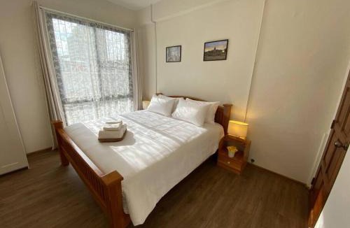Bang Na Apartment | 1 min walk to BTS, 3 Bed 3 Bath, Entire House