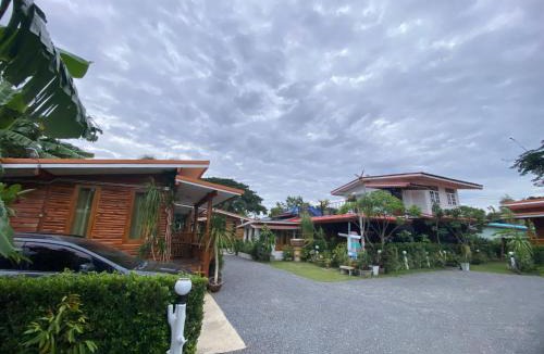 Khok Samrong House | ครัวบ้านไม้สักโฮมสเตย์ เขาวงพระจันทร์