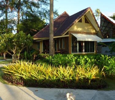 Ko Lanta Resort | Lanta Castaway Beach Resort