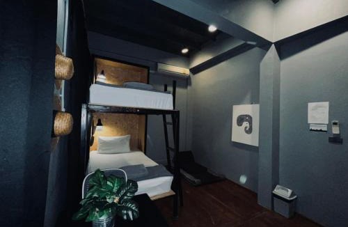 Wang Burapha Phirom Hostel | Bangkok Bed and Bike