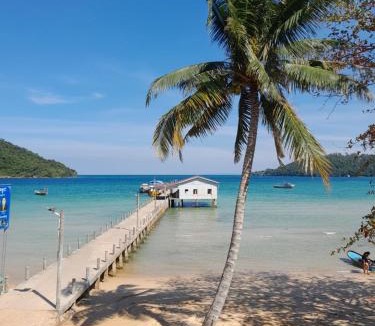 Koh Rong Sanloem House | Bong's Guesthouse M'Pai Bay
