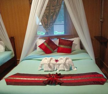 Khlong Sok Hotel | Khao Sok River & Jungle Resort