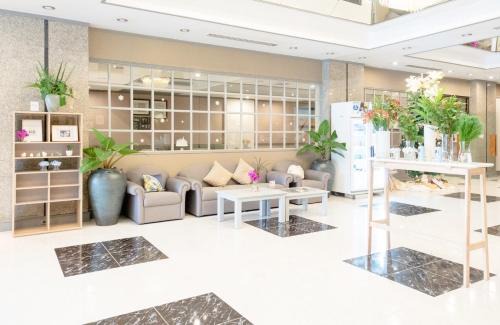Thung Maha Mek Apartment | Yellow Ribbon Hills Boutique Suites