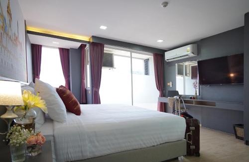 Phra Khanong Hotel | The Qube fifty Hotel