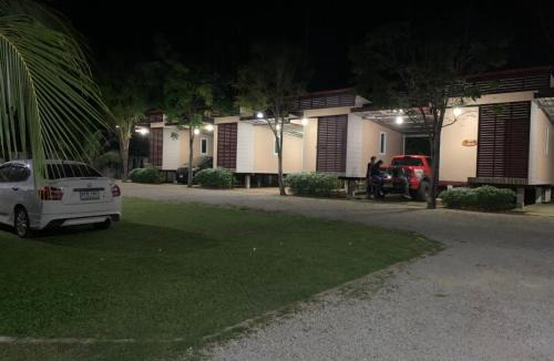 Lan Sak Hotel | Green House Resort Praduyuen