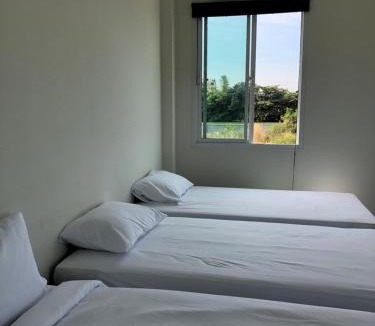 Khlong Nung Hostel | Chics Resort ชิคส์รีสอร์ท