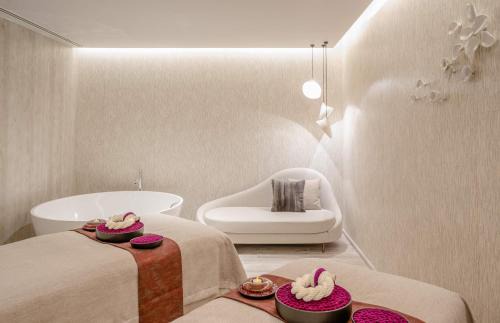 Chidlom Hotel | Kimpton Maa-Lai Bangkok by IHG