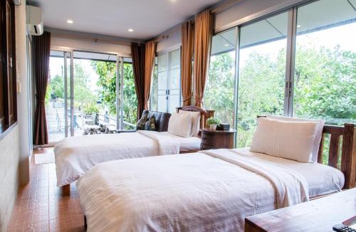 Bang Phra Hotel | BaanRimNam Resort Trat