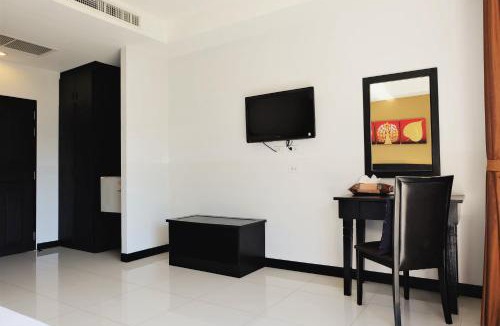 Ban Bo Han Hotel | Naiyang Beach Hotel SHA Plus