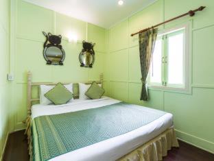 Wat Sam Phraya House | Samsen Sam Place