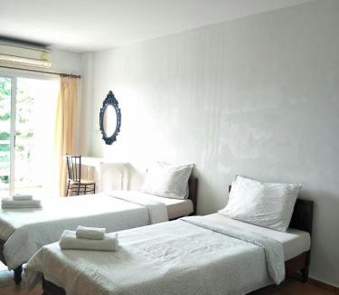 Saen Suk Hotel | Lomsabai Apartments