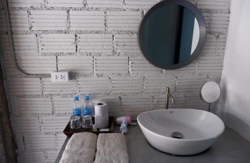 Phunphin Hotel | Black Elephant Boutique