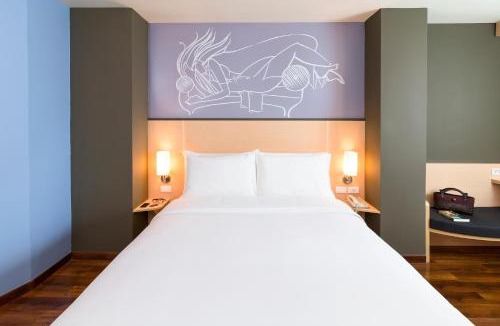 Vientiane Hotel | ibis Vientiane Nam Phu