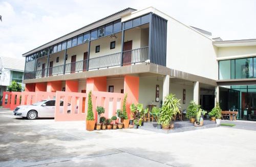 Ramkhamhaeng Hotel | The Pool Resort