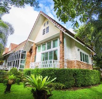 Khanong Phra Resort | Watermill Resort