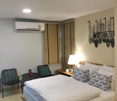 Wat Sam Phraya Hotel | Bangkok Saran Poshtel