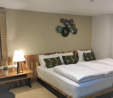 Wat Sam Phraya Hotel | Bangkok Saran Poshtel