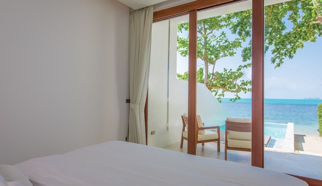 White Whale Beachfront Pool Villa in Koh Samui
